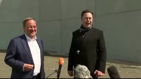 Elon Musk can’t stop laughing after reporter claims that Tesla is “taking water