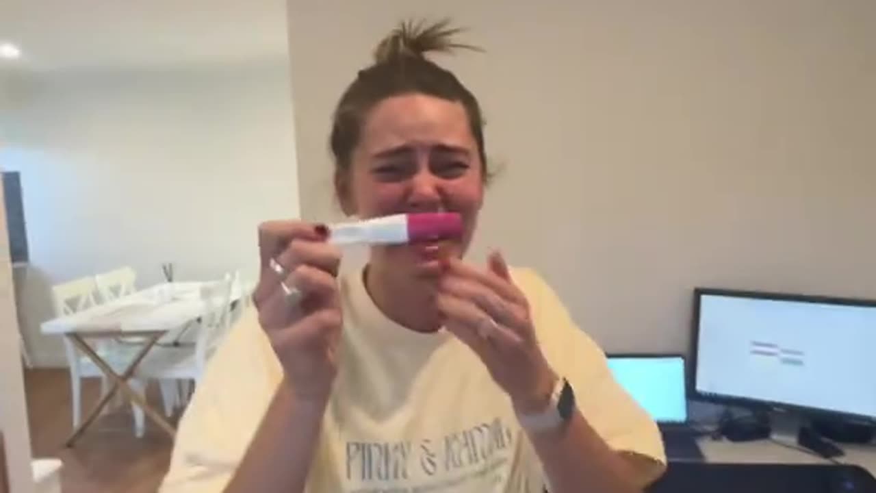 Telling my best friend I'm pregnant
