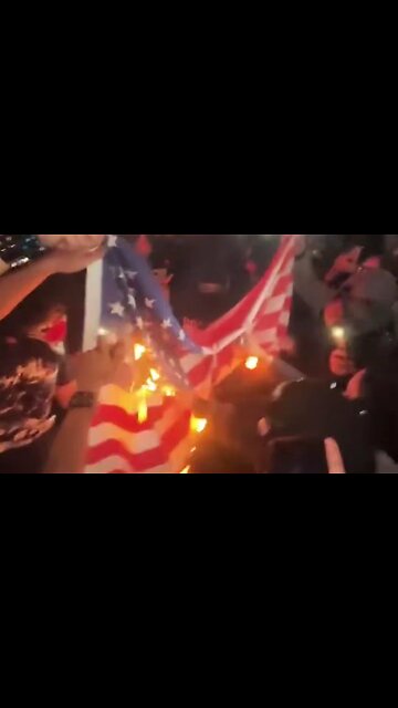 ICE protestors burn the American flag [Chant: Mexico! Mexico! Mexico!]
