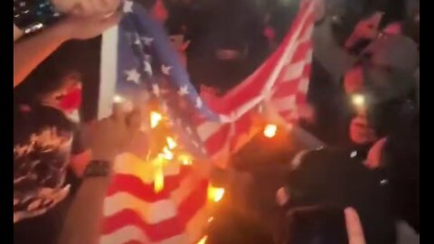 ICE protestors burn the American flag [Chant: Mexico! Mexico! Mexico!]