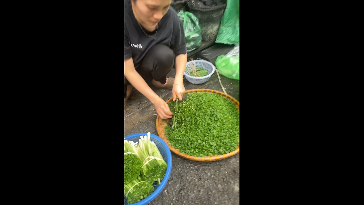 Woman Chopping Vegetables Is So Beautiful ! #vietnamesefoodies #choppingboardvegetables