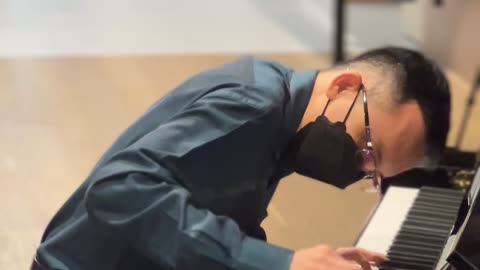 Public piano performance