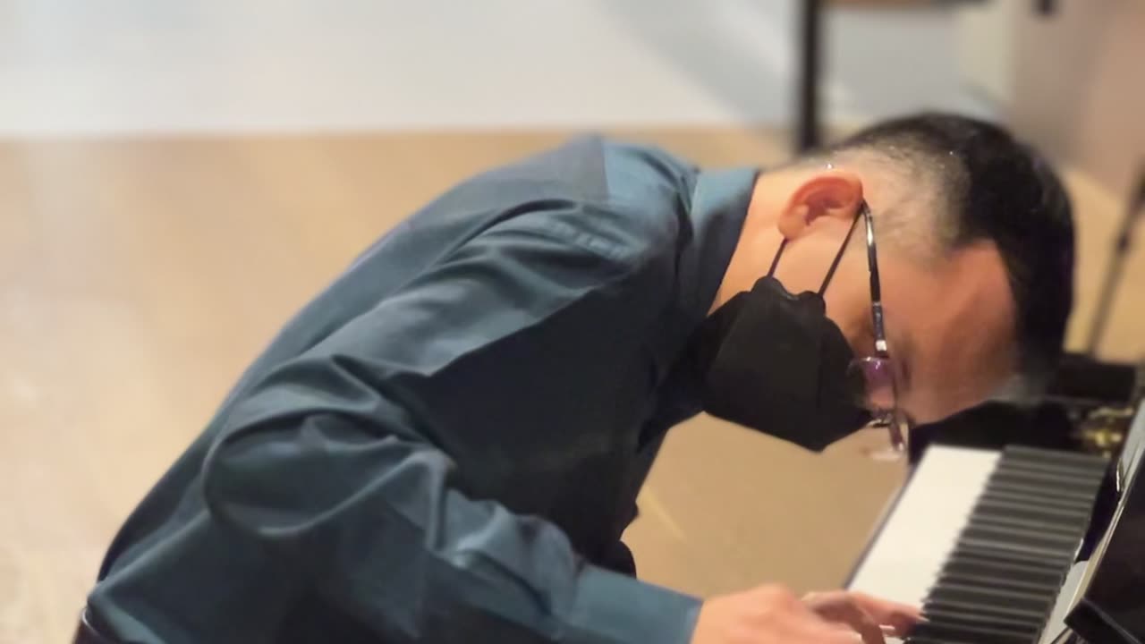 Public piano performance