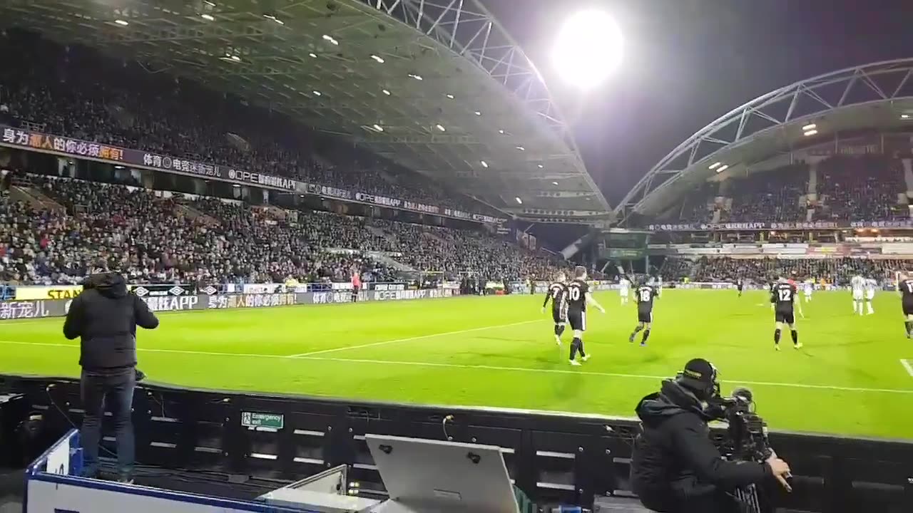 Burnley FC (splendid goal Ashley Barnes) fantastic fans reaction