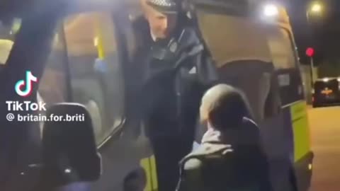 London police run away from africans hitting their vehicle