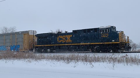 CSX Train 7276 goes it alone