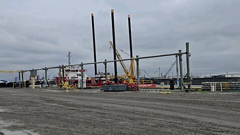 Hyperlapse liftboat coming into the slip