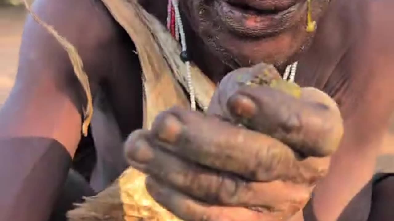 Ohhh... 🤤😯 it's fantastic luch 😋 see chief oldman enjoy food , so amazing nutrions luch