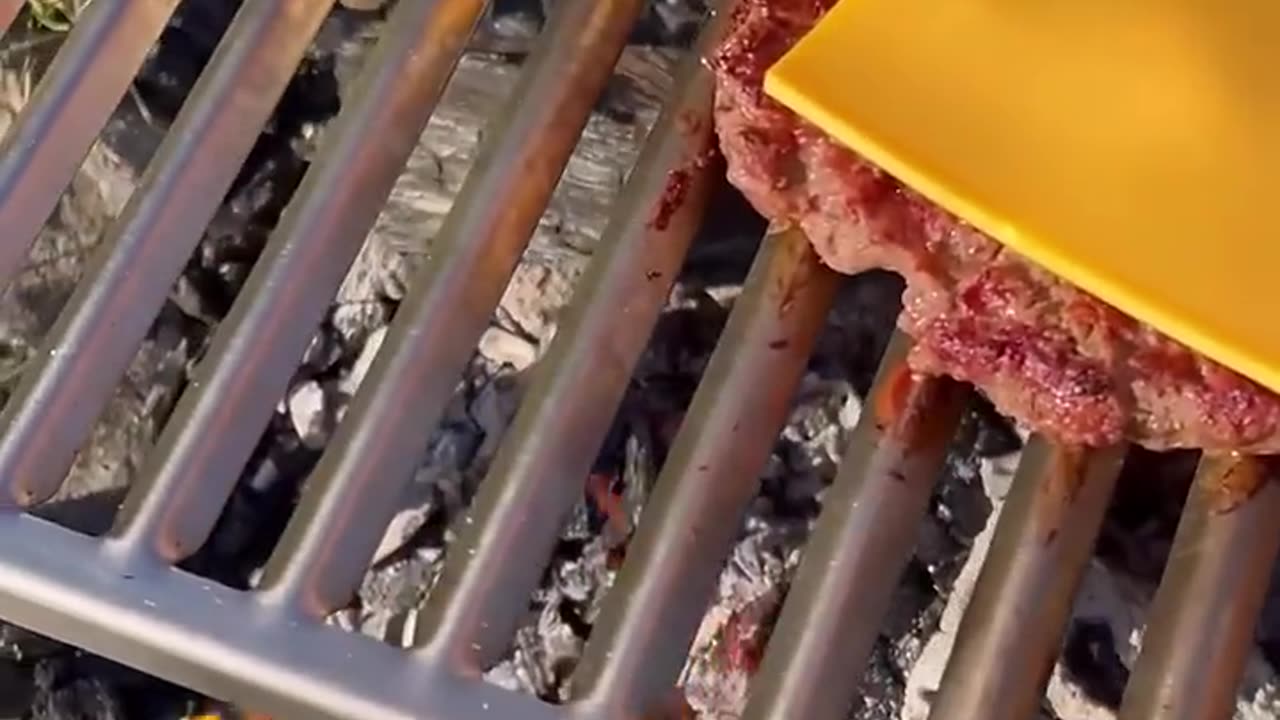Flame Grilled TRIPLE CHEESE -➡️ SMASH😍 or PASS🤮 ⁉️.mp4