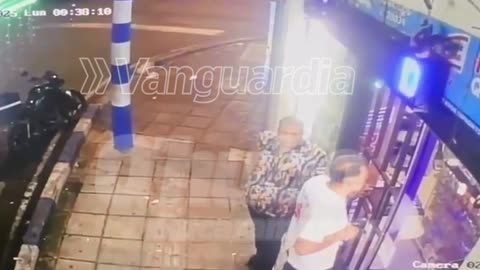 Video: Asesinan a comerciante que quiso defender a un hombre, asesiado por gota a gota