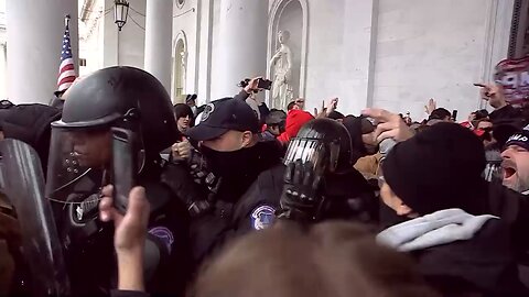Oath keepers help police LT extract riot squad to assist outside