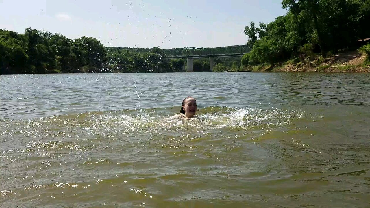 Emily trying to drowned. haha