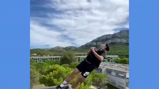 Juggling maniacs do parkour without limits - Total Emotion - 10