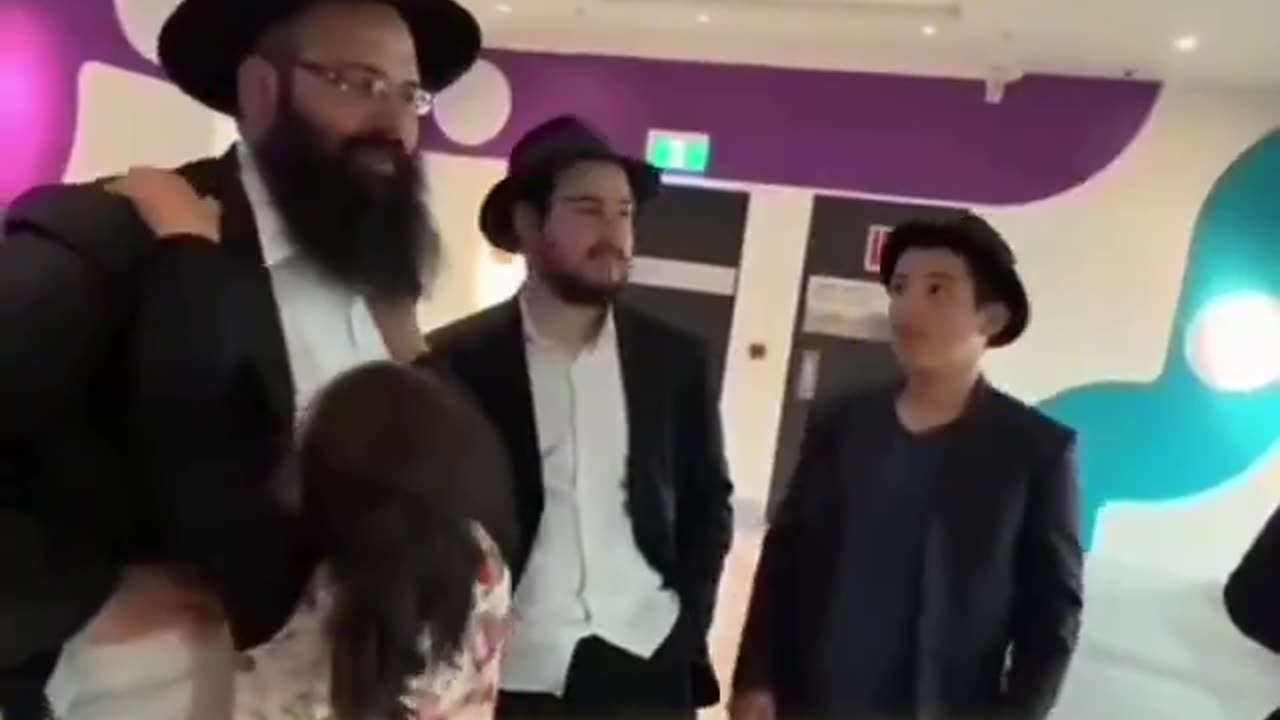 English dude who knows his history ran into some jews at the Royal Australian mint..😁