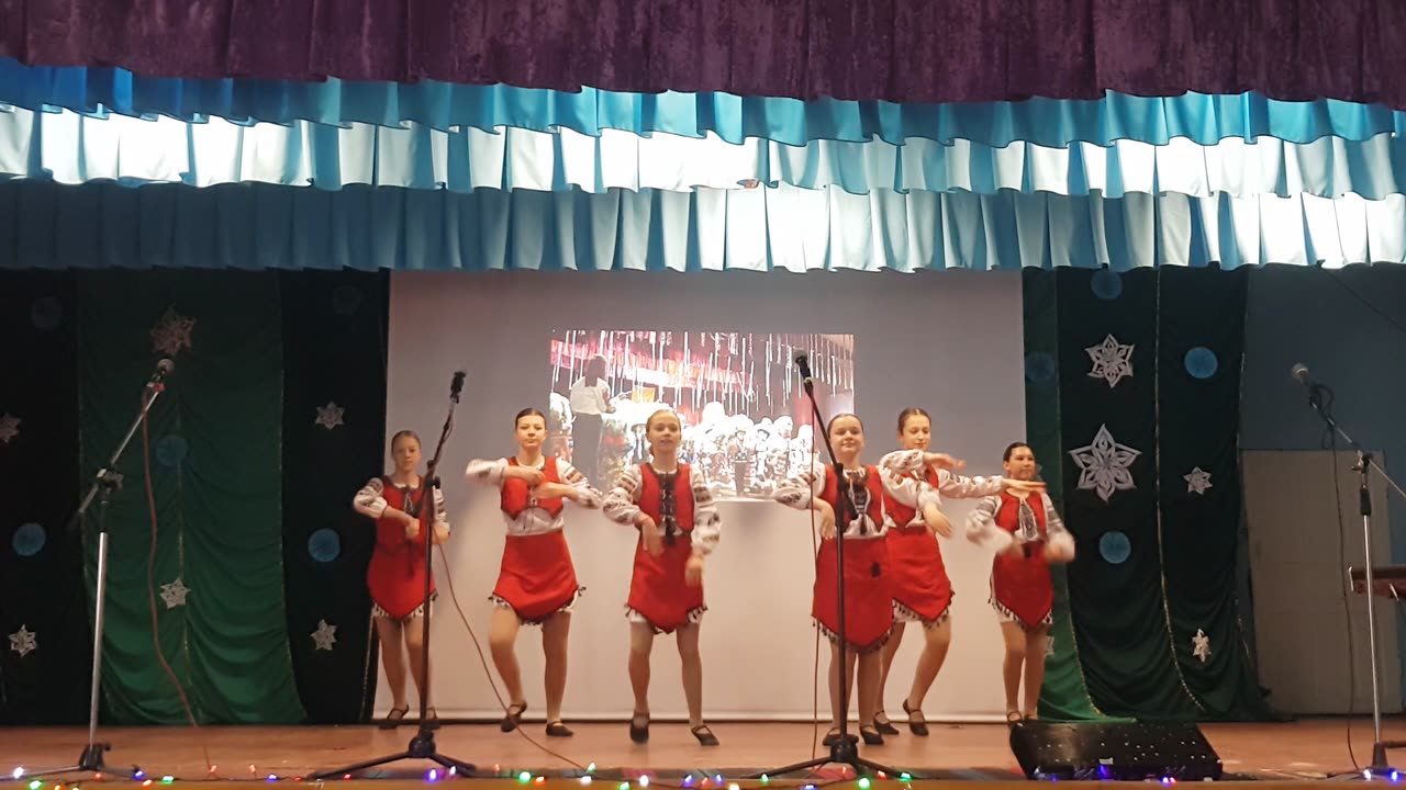 Dansul „Moldoveanca” cercul de dansuri „Dream” Festivalul „Întâlnirile de iarnă” 27/44