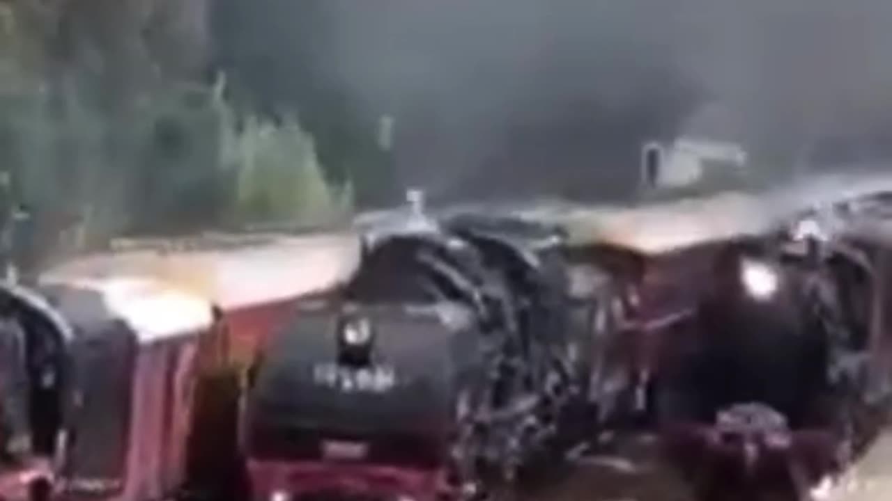 💋Have you seen Trains Racing together