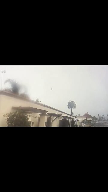 Moment fighter jet crashed into San Diego Harbor in California