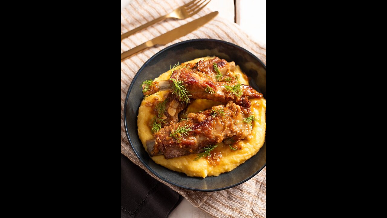White wine pork tips with polenta ✨ What more could you ask for tonight? ❤️