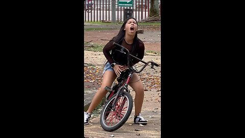 La bici feliz #funny #humor #viralvideo #prank #shortvideo #comedy.mp4