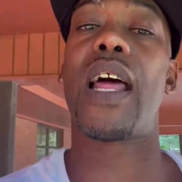 Immigrant in front of me and she got $10,000 on her food stamp card with $3,000 cash.”_