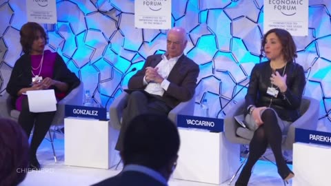 Linda Yaccarino sits on the 2018 World Economic Forum panel