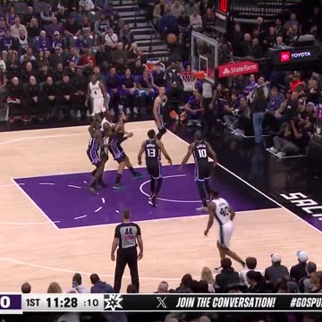 NBA - De'Aaron Fox scores his first bucket back in Sacramento 👀