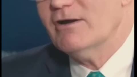 Economista chefe do Banco Mundial explica porque é melhor investir no Vietnã do que no Brasil.