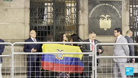 Justicia de Ecuador falla a favor de la vicepresidenta y revoca suspensión para ejercer el cargo