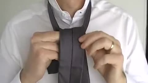 How to Tie a Tie - Windsor Knot