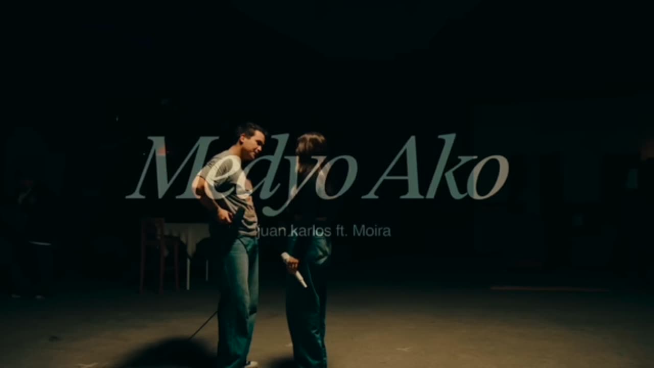 Juan Karlos (Featuring Moira De La Torre) : MEDYO