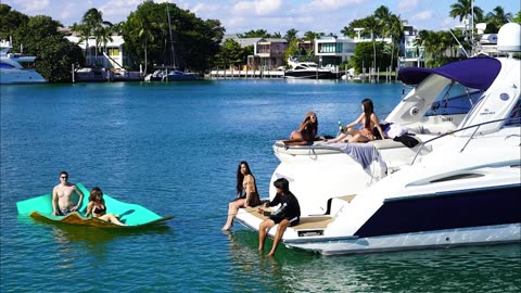 Check out this Awesome Yacht Rental at Rickenbacker Marina in Key Biscayne.🔥🌊