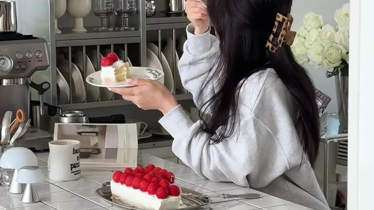 How to Make the Perfect Strawberry Cream Cake 🍓🍰