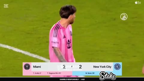 Lionel Messi grabs the referee's neck