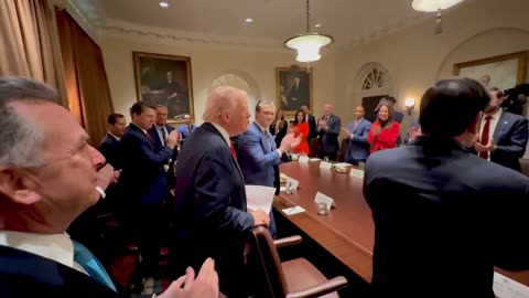 🚨🔥Behind the scenes as President Trump enters the Cabinet Room for his first meeting