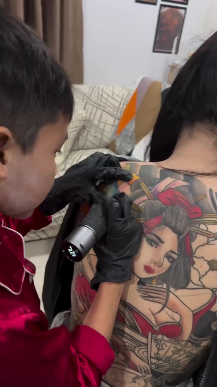 Professional child tattoo artist