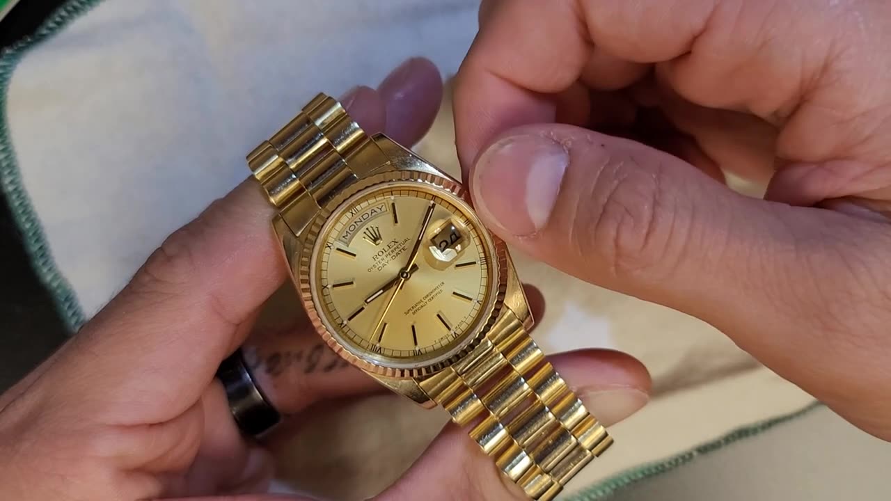 Rolex women's watch, sold at 17 thousand dollars