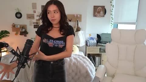 Pokimane responds to people saying Kendrick Lamar didn't deserve to perform at the halftime show