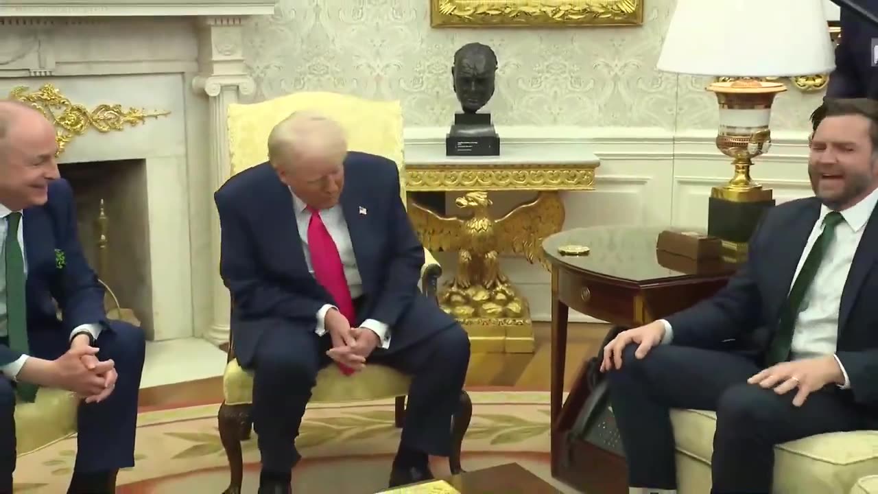 🚨🔥President Trump pokes fun at VP's socks during their meeting with the Taoiseach 🤣😂 #USA