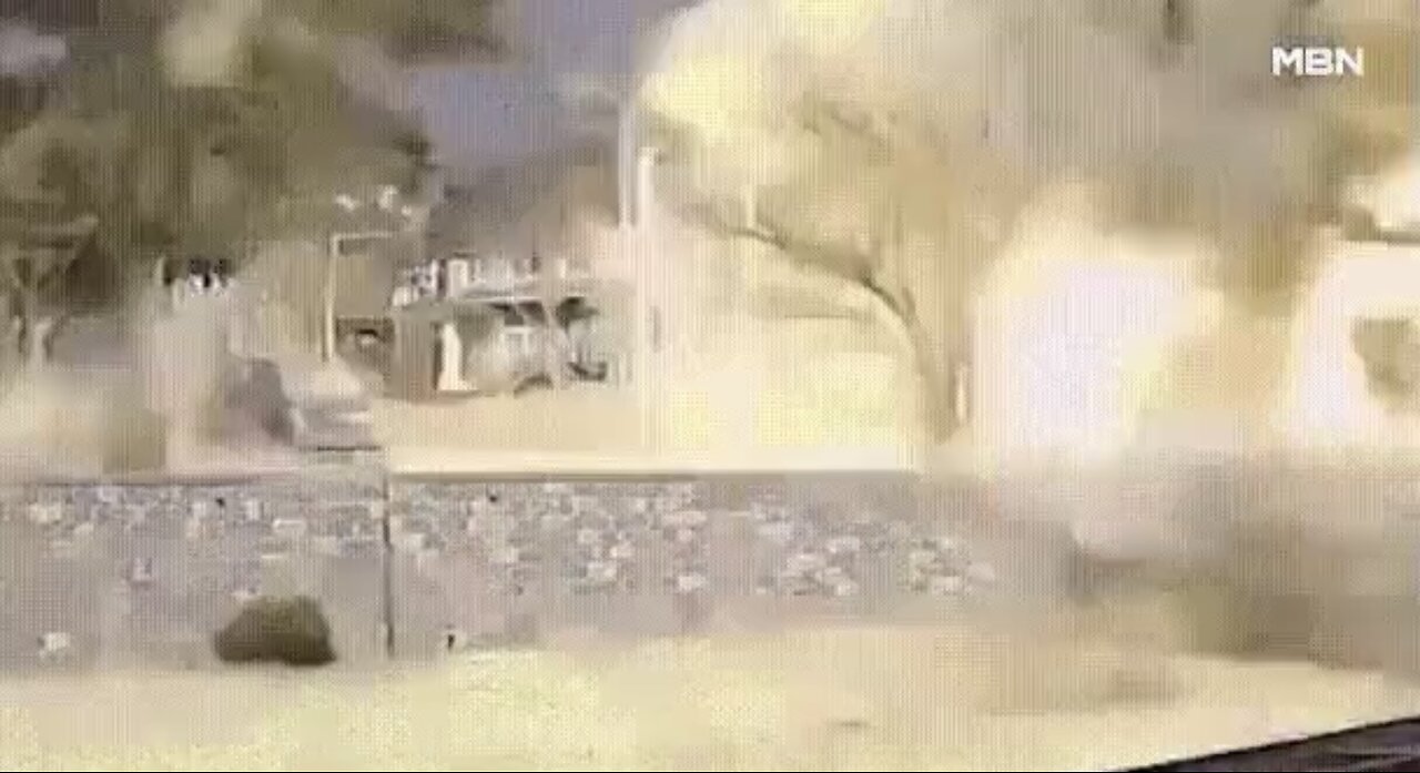 SOUTH KOREA FIGHTER JET🔥🏘️💥🛩️📸DROP BOMBS ACCIDENTALLY IN CIVILIAN DISTRICT🏠💥🚷🛩️💥💫