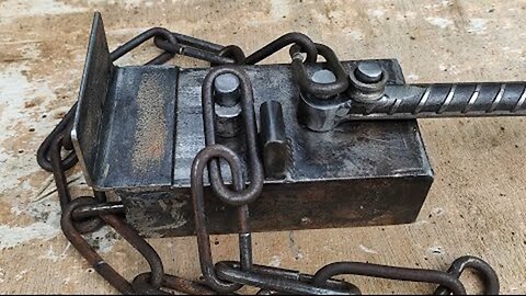 This Welder’s Incredible Invention: A Chain Printing Tool Made from Scrap Metal