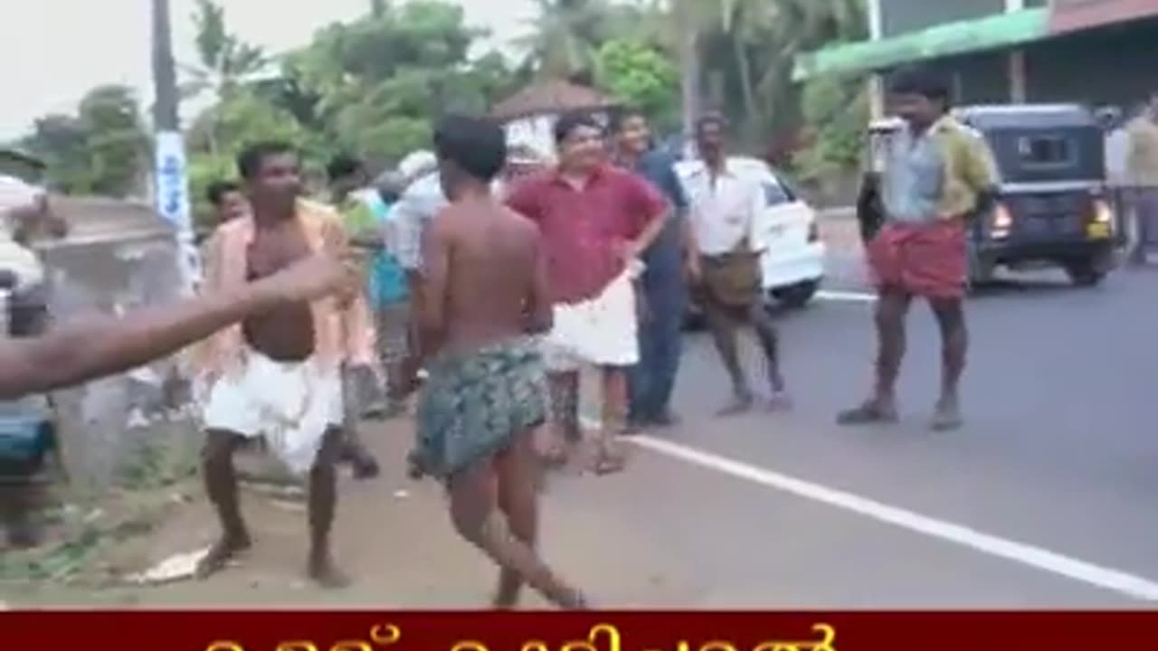 Funny fight scene of 2 Drunken people in Kerala(360P)