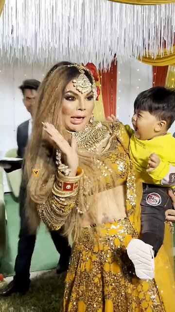 Rashi Sawant ( Bollywood Actress )