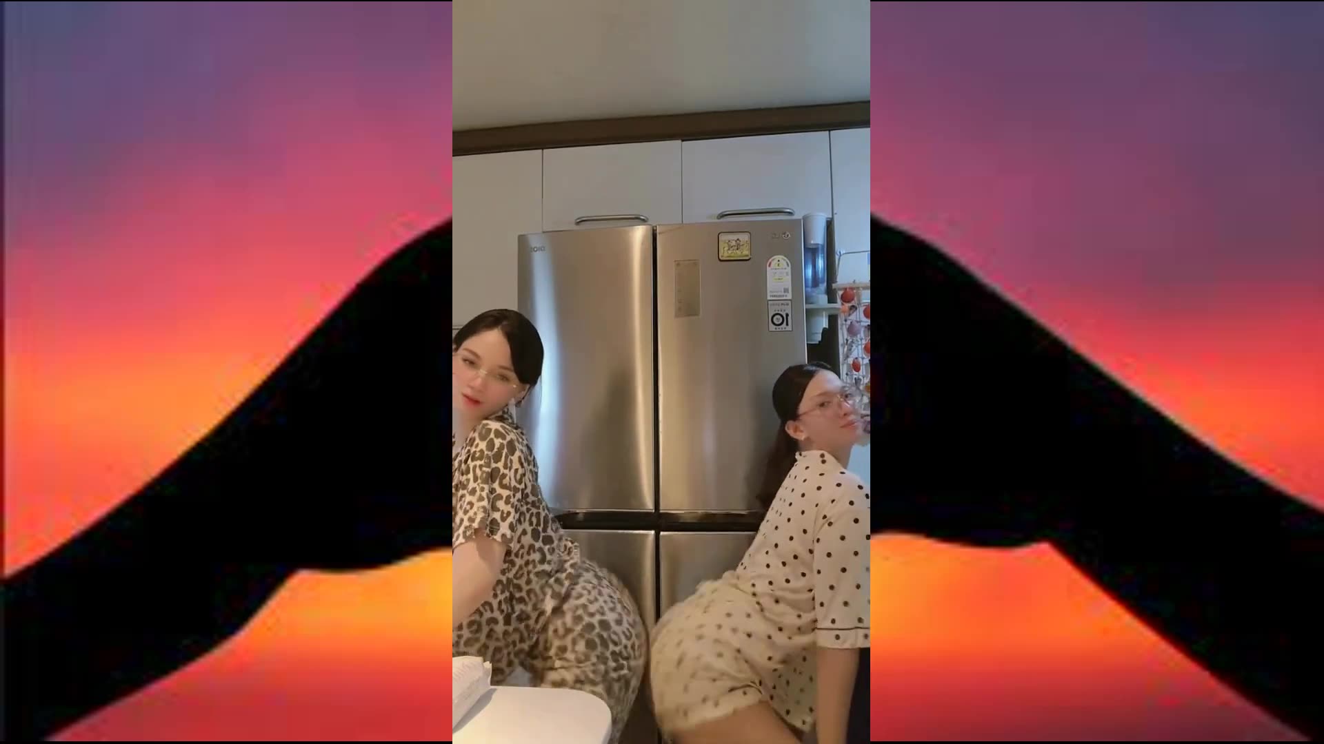 Explosive Twerking Hotties