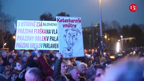 “No to Putin's policy" -Tens of thousands in Slovakia are protesting government's pro-Russian policy