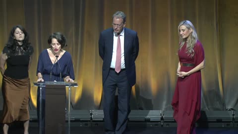 Covington & Burling LLP accepts 2024 Freedom of the Press Pro Bono Service Award
