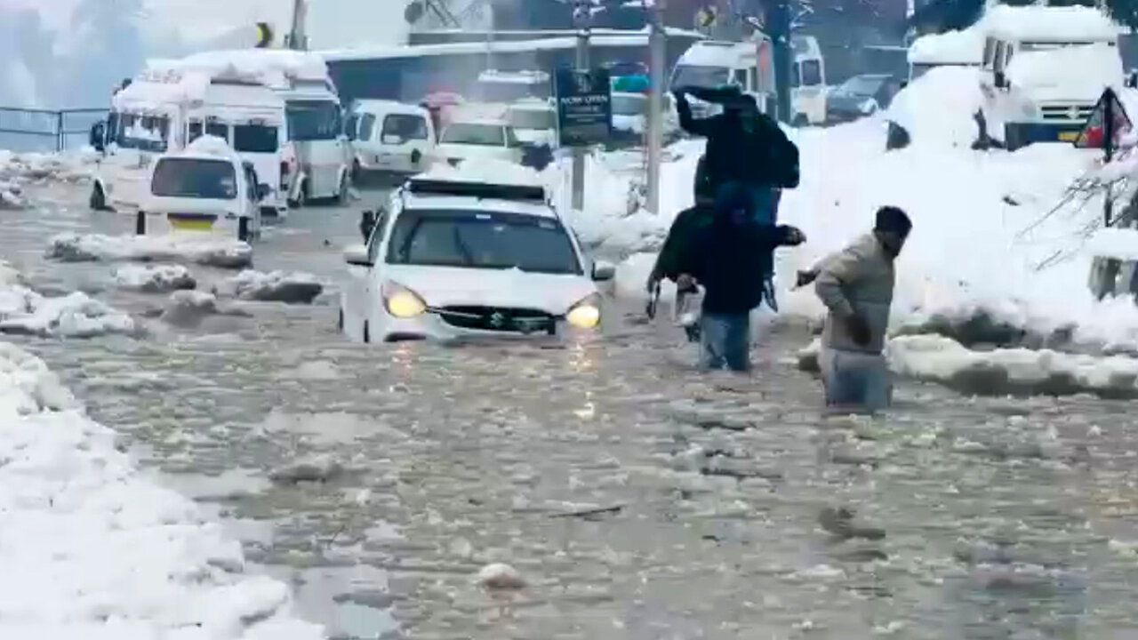 India NOW! Landslides, Floods, Avalanche: 54 Trapped in Uttarakhand – Shocking Rescue Footage!