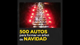 500 vehículos formaron un árbol de Navidad en Rusia