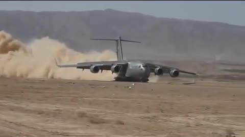 Weird C17 GlobeMaster Land On Desert Sand #Aviation #Fly #AeroArduino