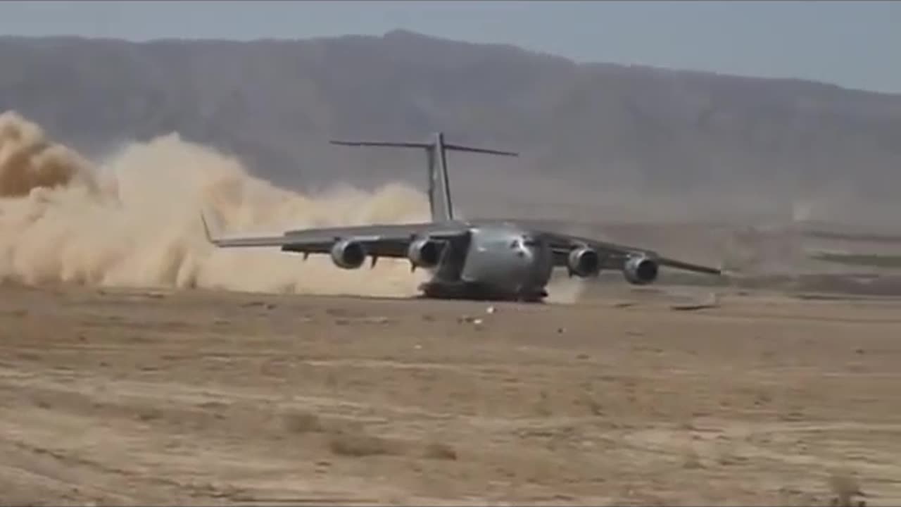 Weird C17 GlobeMaster Land On Desert Sand #Aviation #Fly #AeroArduino