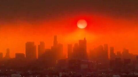 LOS ANGELES IN FIAMME E JOE BIDEN SI PREPARA AL VATICANO PER ESSERE PREMIATO DAL SUO BOSS GESUITA